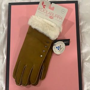 UGG GLOVES BRAND NEW WITH TAGS AND FUR